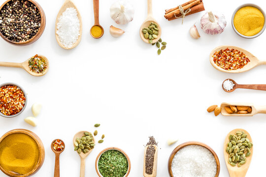 Layout of various spices in spoons. Top view, copy space © 9dreamstudio