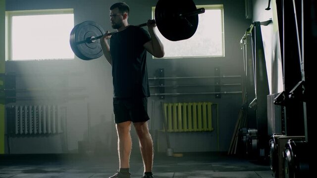 Strong Man Do Squarts With Barbell .