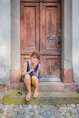 Femme dans les rues de Neuf-Brisach