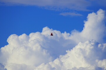 フライトする東京消防庁のヘリコプター