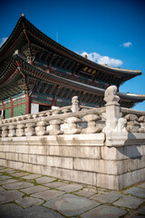 Naklejka premium Korean old palace in the city