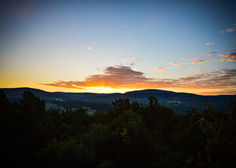Obraz premium Sunrise over the mountains Quarry Hill, Pownal VT 9.20.20