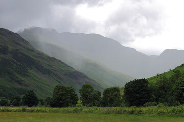 Obraz premium Deep into the Langdale Valley on a rainy day, Lakedistrict 