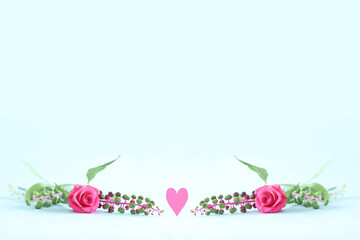 ホットピンクのバラとヨウシュヤマゴボウのデザイン