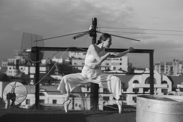 Fototapeta na wymiar girl in an unusual pose on the roof