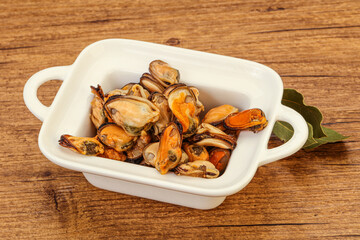 Pickled mussels in the bowl