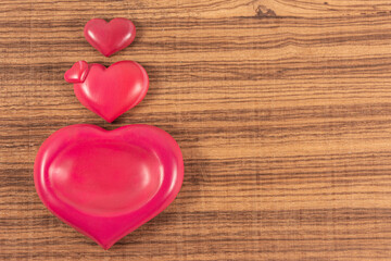 Pink hearts lined up on background with space for writing