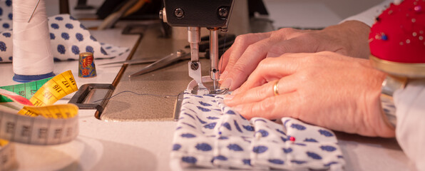 Fabrication de masques lavables pour la protection du visage contre virus du covid-19, coronavirus, allergie, épidémie et pandémie mondiale.