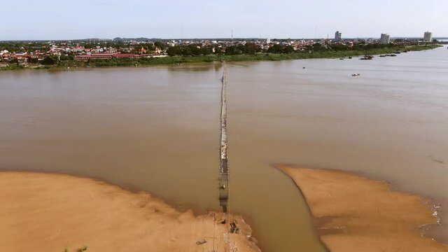 Floaded Bamboo bridge who links Kampong Cham city to Koh Paen island in the mekong,. Cambodia