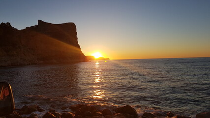 Amanecer en Cala Moraig en Camper Van