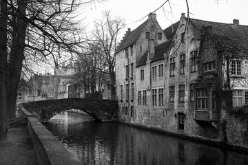 Fototapeta premium A peaceful, timeless scene: an old stone bridge over the Groenerei canal, Brugge, Belgium