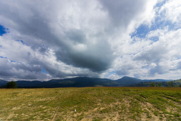 Naklejka premium clouds over the mountains
