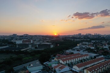 Pôr-do-Sol pelo Brasil, campo e praia.
