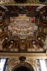 Kirchenschiff der Kathedrale Santa Maria Annunziata von Salò. Brescia, Lombardei, Italien, Europa 
