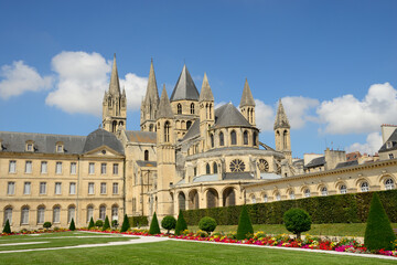 Fototapeta na wymiar L’abbaye aux Hommes et l‘église Saint-Etienne à Caen, Normandie