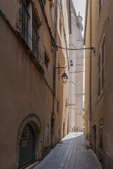 Obraz premium Dole, France - 08 31 2020: Small alley in the city