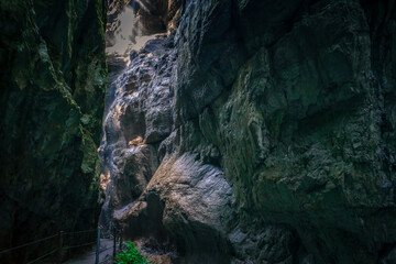 Wanderung durch die Partnachklamm und Partnach Alm bei Garmisch Partenkirchen in Oberbayern Deutschland