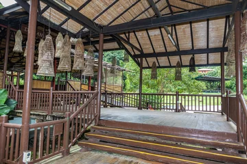 Keuken spatwand met foto Sarawak Cultural  Village and museum © John Hofboer