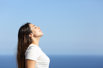 Woman profile breathing fresh air on the beach