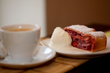 Apple pie with ice cream