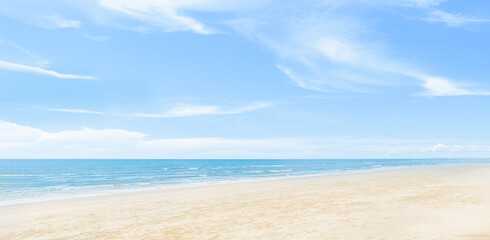 Fototapeta na wymiar beautiful beach and tropical sea clear sky, beach and tropical sea