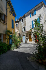 Fototapeta na wymiar Saint-Mitre-les-Remparts, village médiéval des Bouches-du-Rhône en région Occitanie. 