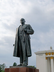 Fototapeta premium 30 of August 2020 - Moscow, Russia: Lenin monument and main pavilion at All-Russian Exhibition Center