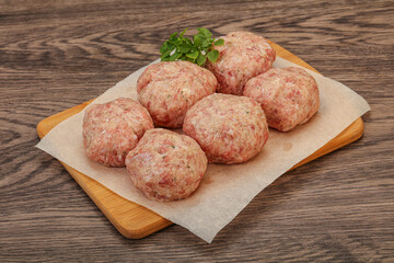Raw turkey meatball for cooking