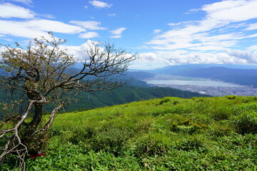 Fototapeta na wymiar Lake Suwa and Mt. Fuji overlooking the Takabotchi plateau in fine weather