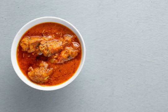 Overlay image of Nigerian Beef Stew in a white bowl on light grey background with negative space