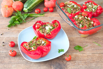 Gefüllte Paprika- Schoten mit Gemüse