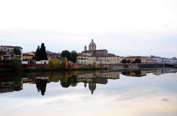 Fototapeta premium Parrocchia S. Frediano in Cestello. Florence, Italy. Fiume Arno.