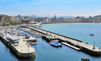 Fototapeta premium The harbor of San Sebastian (Donostia)