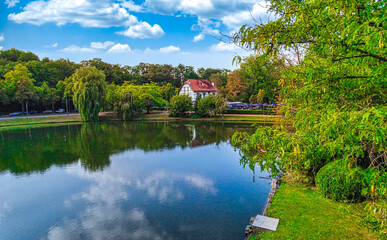 Maison belge pres d'un etang à Bruxelles