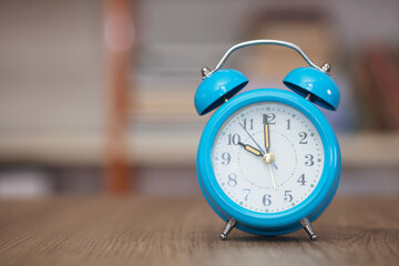 Naklejka premium Alarm clock on the table