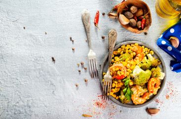 salad with shrimps