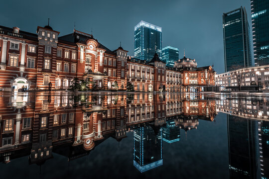 雨の東京駅