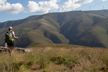 Obraz premium Mountain hiker alone, in the middle of the Serra da Freita, Arouca Geopark, Portugal