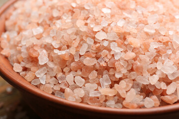 Pink himalayan salt in bowl, closeup view