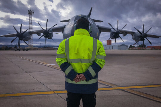 Avi&oacute;n preparado para el despegue