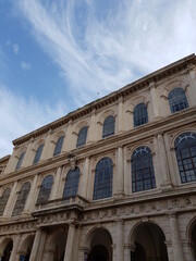 Fototapeta na wymiar facade of a building with sky