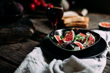 Vegetarian salad with figs, arugula and tomatoes
