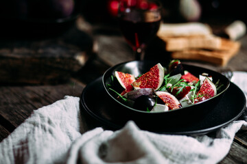 Vegetarian salad with figs, arugula and tomatoes