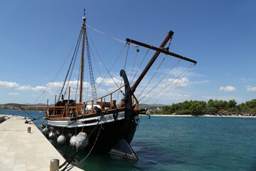 Sailboat in the form of a galley for the entertainment of tourists