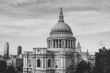 Fototapeta na wymiar Black and white photo of the top of Saint Paul Cathedral in City of London, England