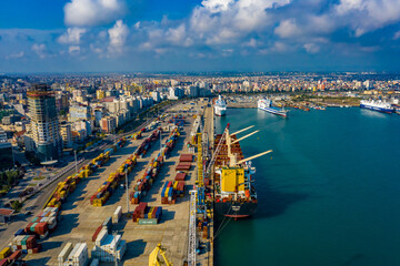 Durres in Albanien aus der Luft - Die Stadt Durres von oben