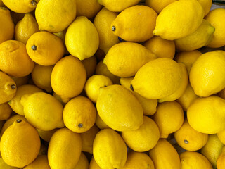 Image photo of lemons lined up in a greengrocer