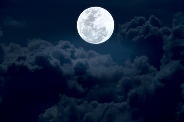 Fototapeta na wymiar Full moon in the sky with clouds.
