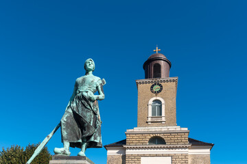 Laundress Tine and St. Mary's Church in Husum