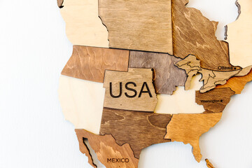 Wooden maps highlight the US.